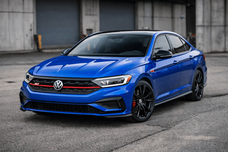 Quanto custa envelopar um carro em 2026? Veja preços, fatores e se vale a pena